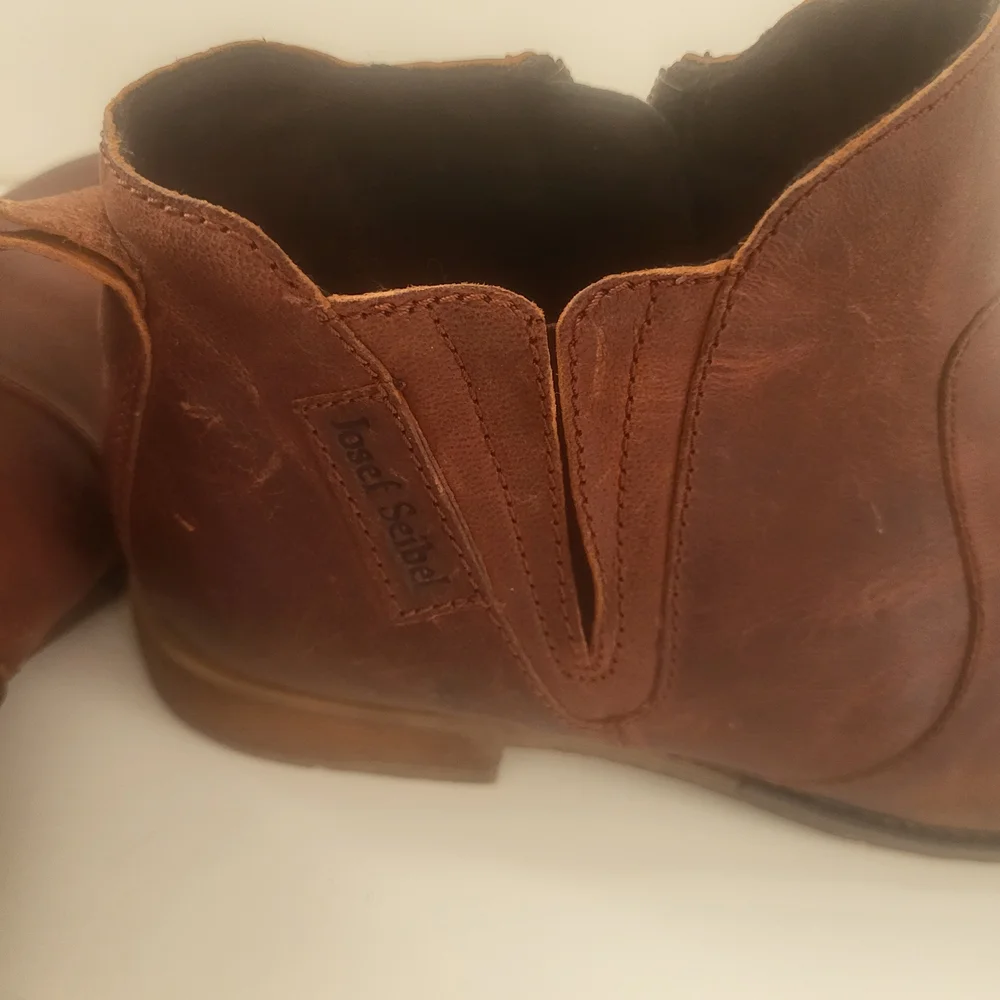 Josef Seibel elegant brown